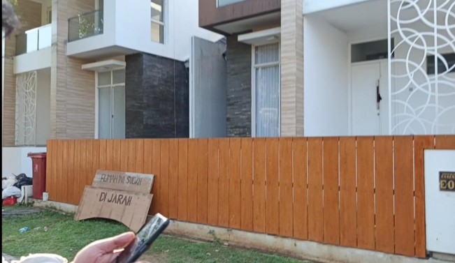 Kondisi rumah Nafa Ubach di Bintaro, Tangerang Selatan, pasca dijarah massa pada Sabtu (30/8/2025). [FTNews]